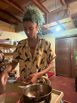 Snapshot of sammoura01 chatting on January 14, 10:47 pm sammoura01 online show from January 14, 10:47 pm