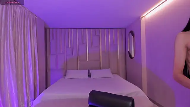 HannahJamesX online show from March 31, 12:49 pm