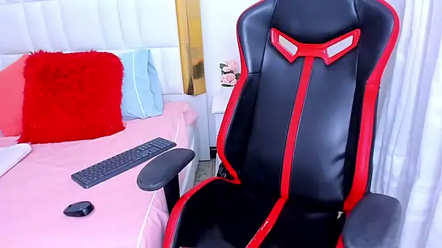 MadelineJackson online show from March 5, 11:49 pm