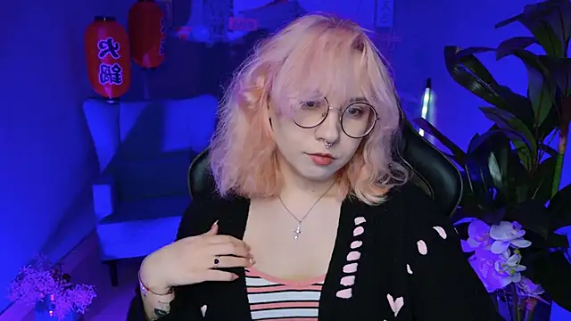 Snapshot of JasmineMilko chatting on January 21, 5:05 am JasmineMilko online show from January 21, 5:05 am