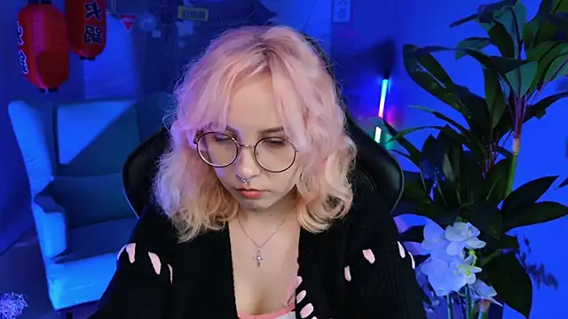 Snapshot of JasmineMilko chatting on January 21, 11:13 am JasmineMilko online show from January 21, 11:13 am