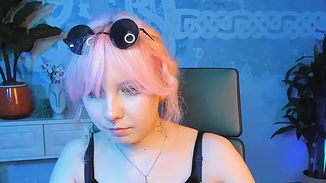 Snapshot of JasmineMilko chatting on January 23, 8:04 am JasmineMilko online show from January 23, 8:04 am