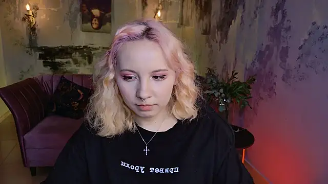 Snapshot of JasmineMilko chatting on February 3, 8:13 am JasmineMilko online show from February 3, 8:13 am