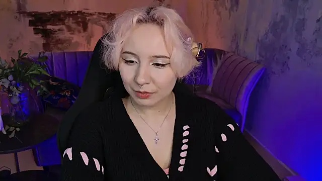 Snapshot of JasmineMilko chatting on February 11, 8:15 am JasmineMilko online show from February 11, 8:15 am