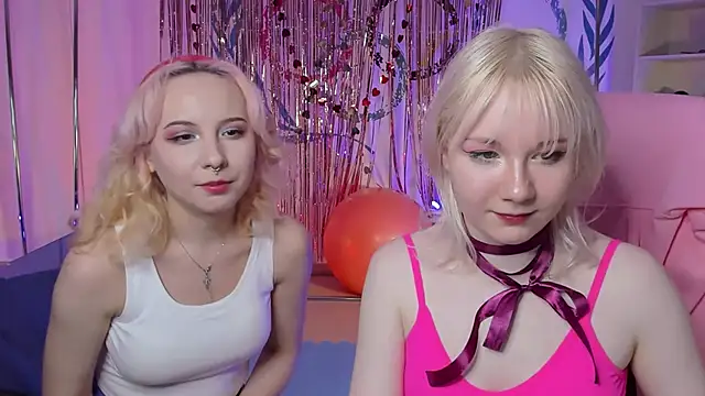 Snapshot of JasmineMilko chatting on February 14, 12:03 pm JasmineMilko online show from February 14, 12:03 pm