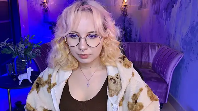 Snapshot of JasmineMilko chatting on February 18, 8:16 am JasmineMilko online show from February 18, 8:16 am