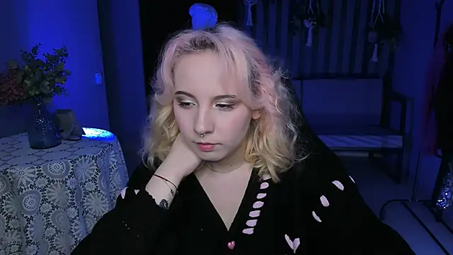 Snapshot of JasmineMilko chatting on February 19, 5:05 am JasmineMilko online show from February 19, 5:05 am