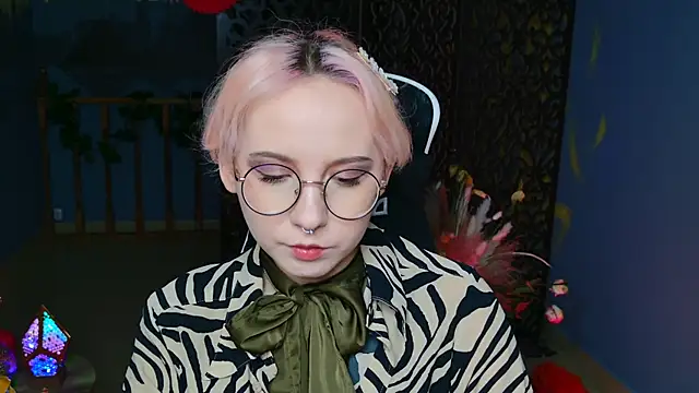 Snapshot of JasmineMilko chatting on February 21, 5:02 am JasmineMilko online show from February 21, 5:02 am