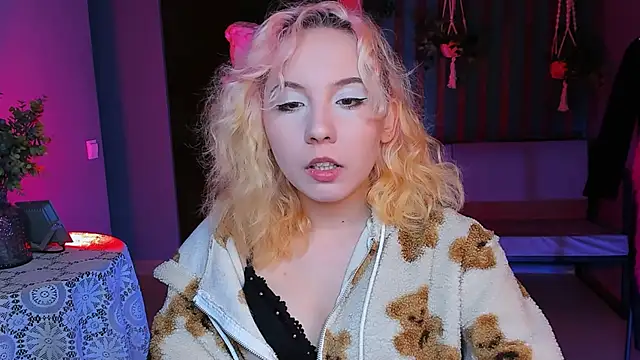 Snapshot of JasmineMilko chatting on February 23, 5:01 am JasmineMilko online show from February 23, 5:01 am