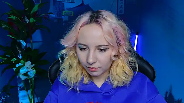 Snapshot of JasmineMilko chatting on February 25, 8:14 am JasmineMilko online show from February 25, 8:14 am