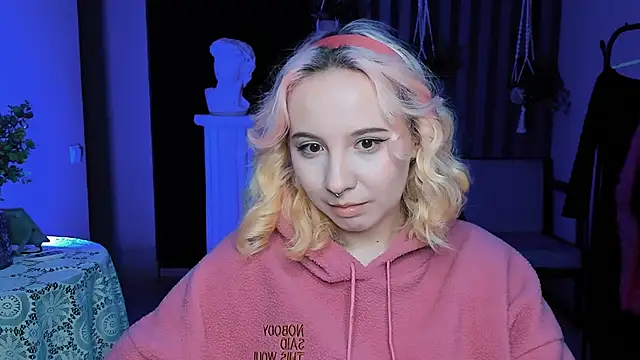 Snapshot of JasmineMilko chatting on February 27, 8:17 am JasmineMilko online show from February 27, 8:17 am