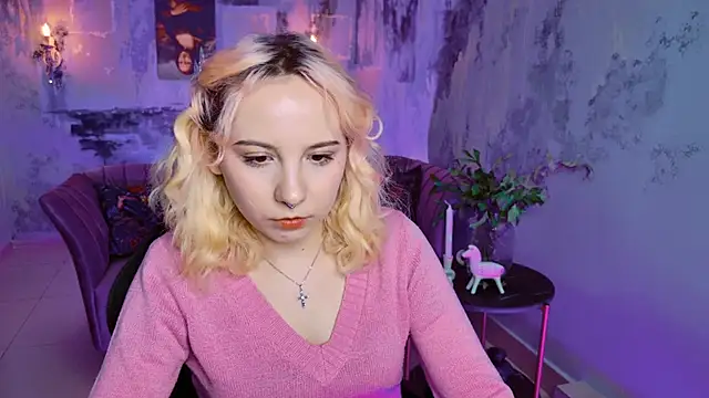 Snapshot of JasmineMilko chatting on March 6, 11:25 am JasmineMilko online show from March 6, 11:25 am