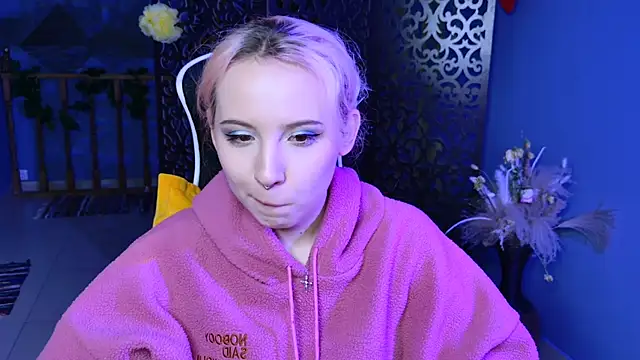 Snapshot of JasmineMilko chatting on March 11, 8:20 am JasmineMilko online show from March 11, 8:20 am