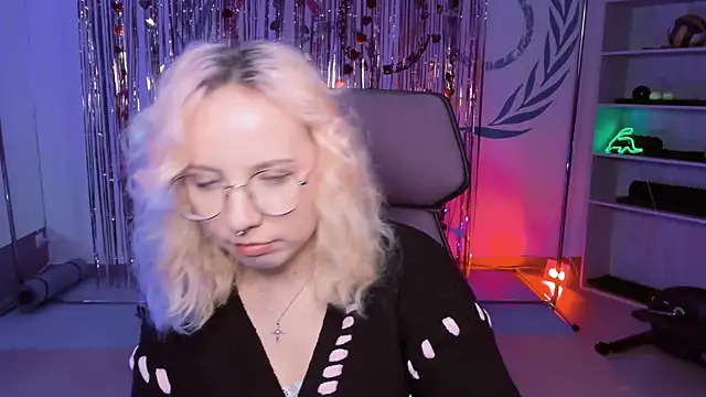 Snapshot of JasmineMilko chatting on March 12, 9:34 am JasmineMilko online show from March 12, 9:34 am