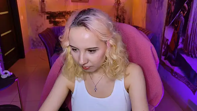 Snapshot of JasmineMilko chatting on March 13, 11:19 am JasmineMilko online show from March 13, 11:19 am