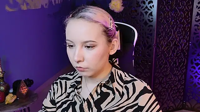 Snapshot of JasmineMilko chatting on March 16, 5:03 am JasmineMilko online show from March 16, 5:03 am