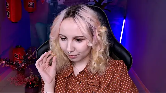 Snapshot of JasmineMilko chatting on March 18, 11:19 am JasmineMilko online show from March 18, 11:19 am