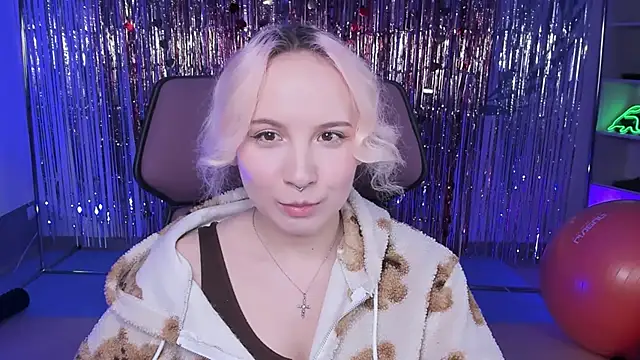 Snapshot of JasmineMilko chatting on March 19, 8:12 am JasmineMilko online show from March 19, 8:12 am