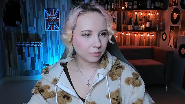 Snapshot of JasmineMilko chatting on March 21, 5:11 am JasmineMilko online show from March 21, 5:11 am