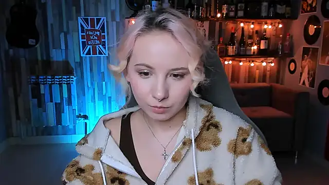 Snapshot of JasmineMilko chatting on March 21, 8:17 am JasmineMilko online show from March 21, 8:17 am