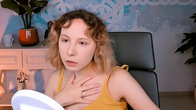 Snapshot of JasmineMilko chatting on October 20, 5:08 am JasmineMilko online show from October 20, 5:08 am