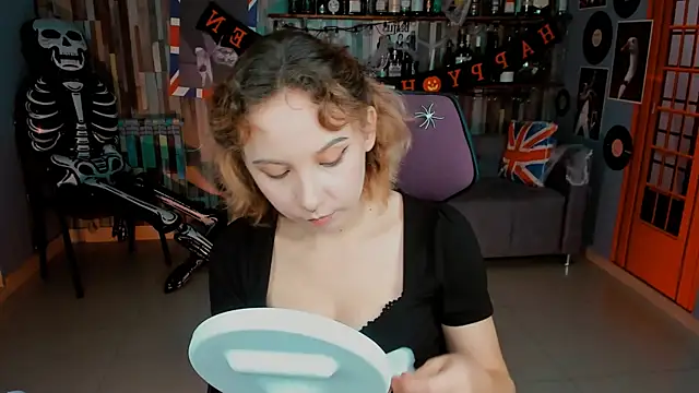 Snapshot of JasmineMilko chatting on October 22, 5:08 am JasmineMilko online show from October 22, 5:08 am