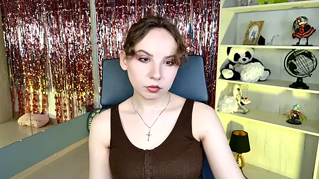 Snapshot of JasmineMilko chatting on May 4, 5:03 am JasmineMilko online show from May 4, 5:03 am