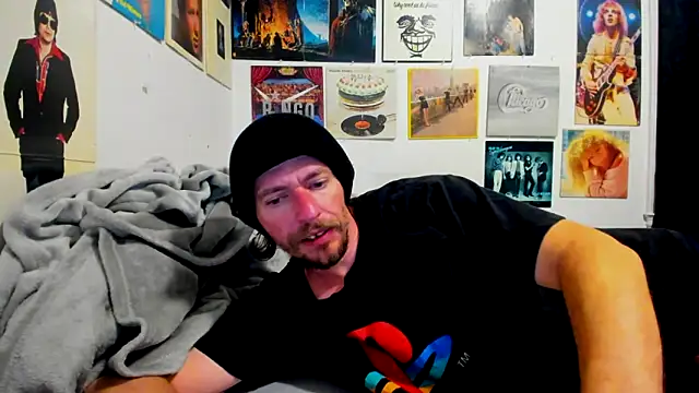 cloudyystar666 online show from December 14, 4:07 am