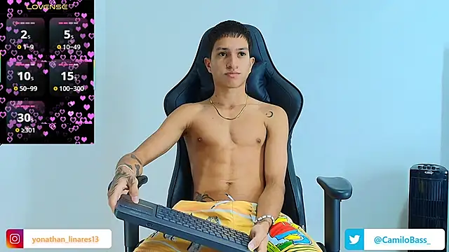 Snapshot of _CamiloBass chatting on October 13, 7:47 pm  CamiloBass online show from October 13, 7:47 pm