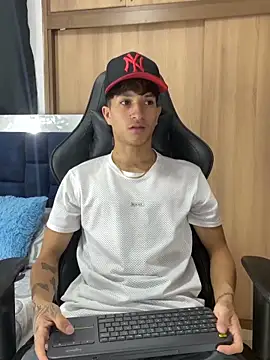  CamiloBass online show from March 1, 1:18 am