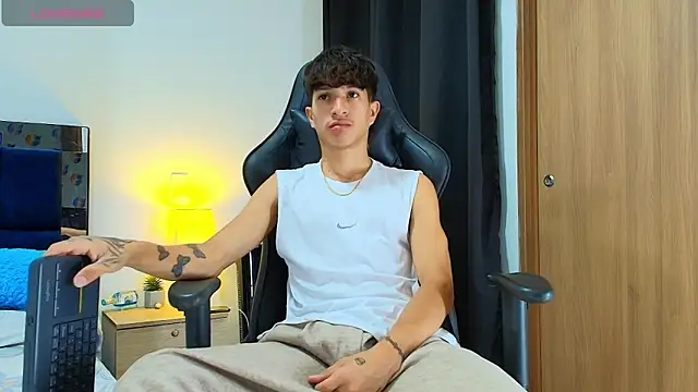  CamiloBass online show from May 9, 12:49 am