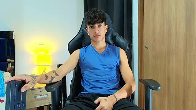  CamiloBass online show from May 22, 1:46 am