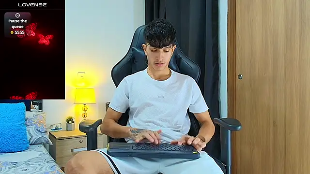  CamiloBass online show from May 24, 8:25 pm