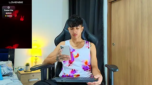  CamiloBass online show from May 26, 1:01 am
