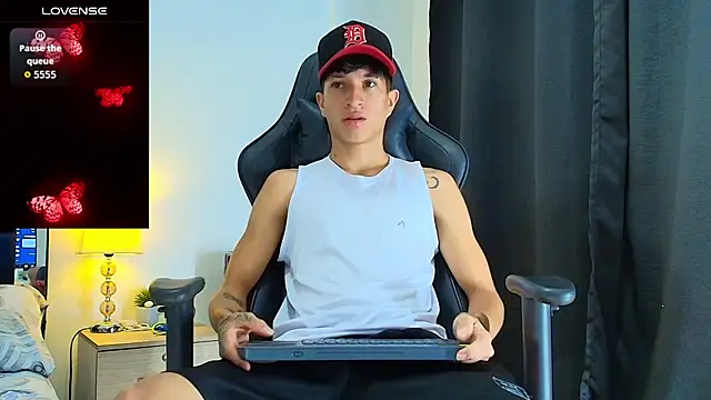  CamiloBass online show from July 31, 12:43 am