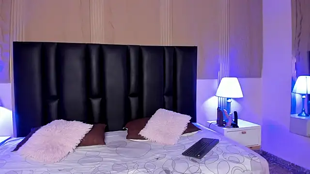 Snapshot of Milf_meli chatting on December 5, 7:10 pm Milf meli online show from December 5, 7:10 pm