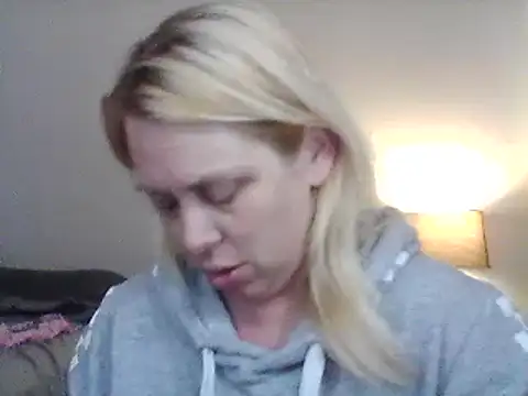 Snapshot of burrkitty chatting on December 27, 3:20 am burrkitty online show from December 27, 3:20 am