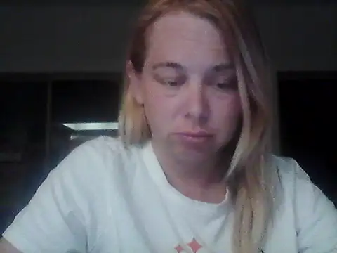 Snapshot of burrkitty chatting on October 6, 3:37 am burrkitty online show from October 6, 3:37 am