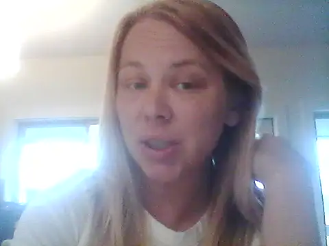 Snapshot of burrkitty chatting on October 10, 9:25 pm burrkitty online show from October 10, 9:25 pm