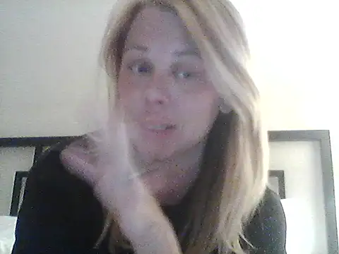 Snapshot of burrkitty chatting on November 19, 5:18 am burrkitty online show from November 19, 5:18 am