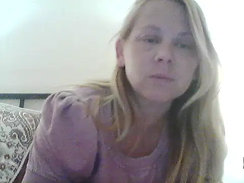 Snapshot of burrkitty chatting on November 23, 5:51 am burrkitty online show from November 23, 5:51 am