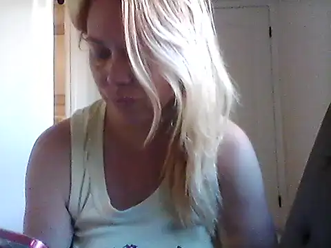 Snapshot of burrkitty chatting on November 26, 10:33 pm burrkitty online show from November 26, 10:33 pm