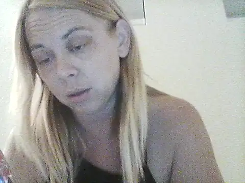 Snapshot of burrkitty chatting on December 15, 6:28 am burrkitty online show from December 15, 6:28 am