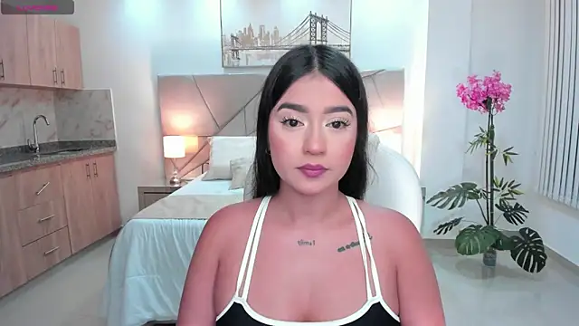 Snapshot of amelie_jhons chatting on May 17, 12:52 am amelie jhons online show from May 17, 12:52 am