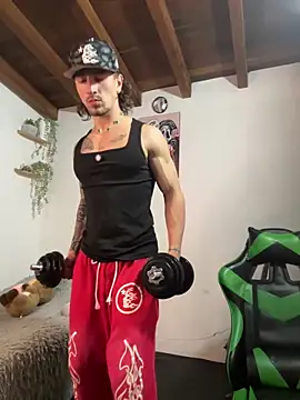 Snapshot of Valentino_Xander chatting on February 5, 4:28 am Valentino Xander online show from February 5, 4:28 am