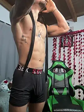 Snapshot of Valentino_Xander chatting on February 17, 3:36 am Valentino Xander online show from February 17, 3:36 am