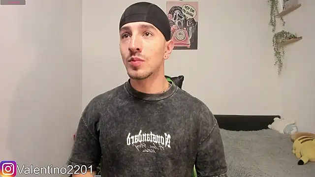 Snapshot of Valentino_Xander chatting on March 6, 6:32 am Valentino Xander online show from March 6, 6:32 am