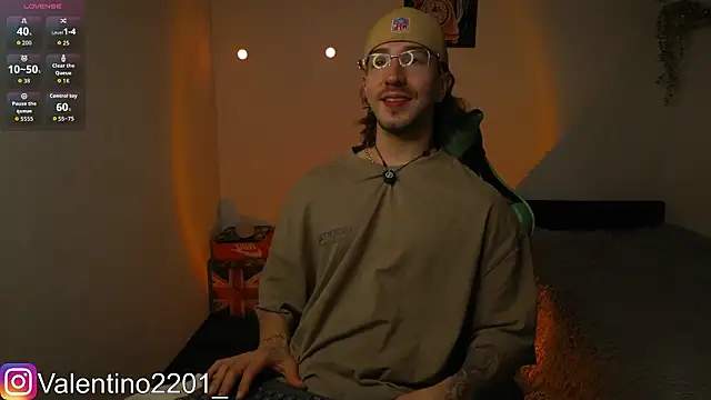 Snapshot of Valentino_Xander chatting on March 15, 11:44 pm Valentino Xander online show from March 15, 11:44 pm