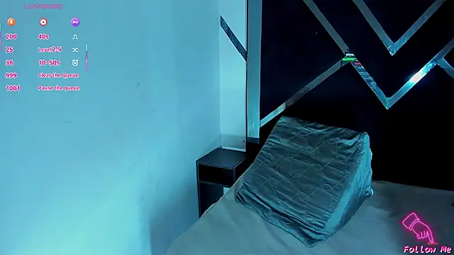 Piggy Eddy online show from November 8, 9:13 pm