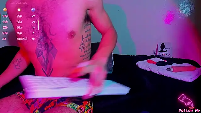 Piggy Eddy online show from April 27, 2:26 pm